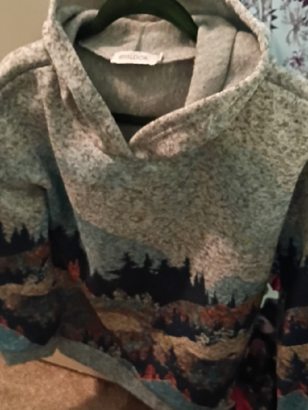 MISSLOOK Grey Hooded Sweater with Forest Mountain Print